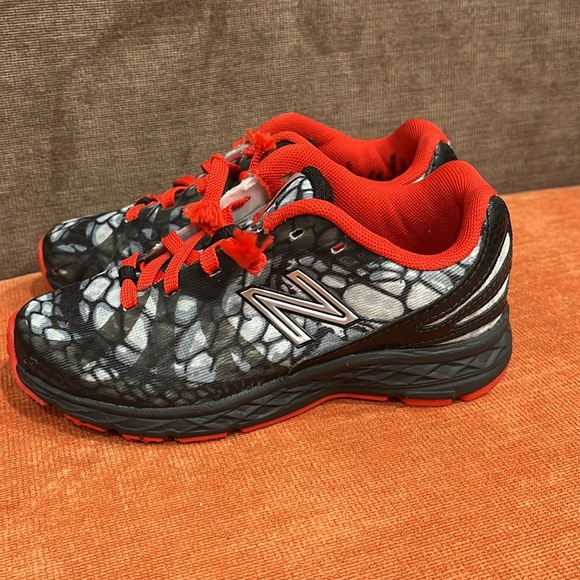 New Balance 890 V3 Sneakers size 11 Boy - Picture 3 of 8